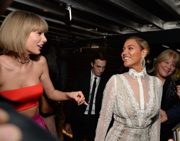 TAYLOR SWIFT and BEYONCÉ interacting at the VMA's 2016